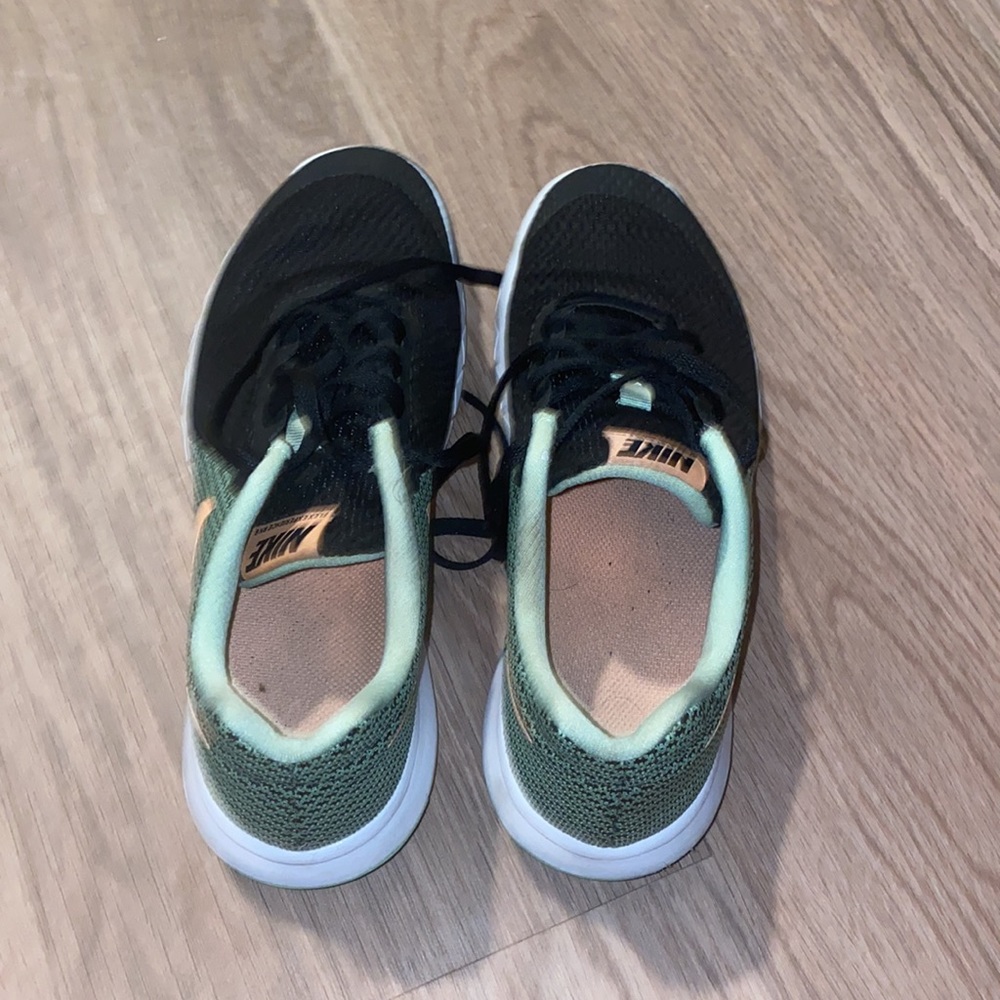 〰SOLD〰Nike Flex Experience RN 6 Black/Sunset Glow - Picture 3 of 7